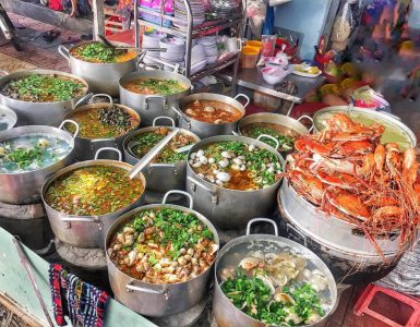 Ăn tẹt ga tại phố ẩm thực Ngô Văn Sở