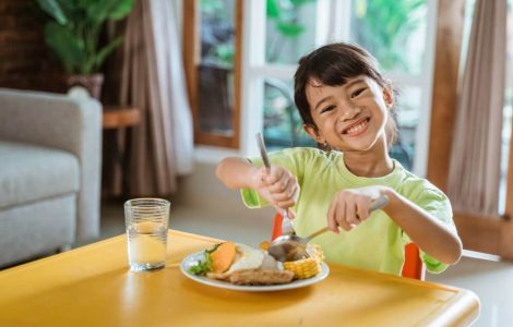 Dính thắng lưỡi là gì? Khi nào cần cắt?